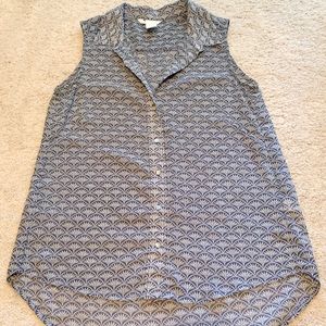 H&M Button down blouse perfect for summer. Work attire or casual.